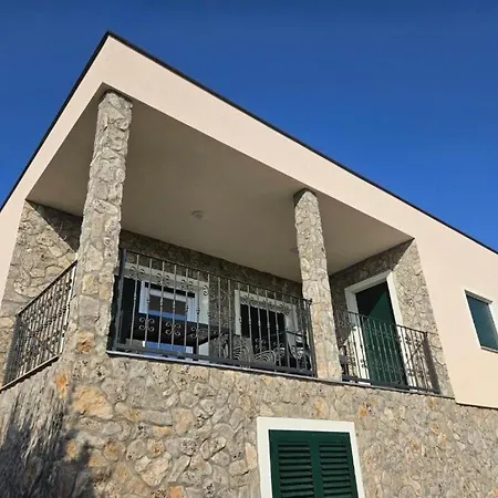 Nyaraló House Sunshine Mrljane